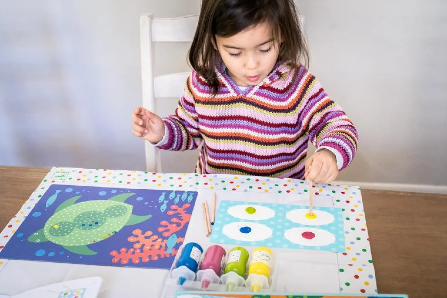 Djeco- Pointillism Painting With Sticks