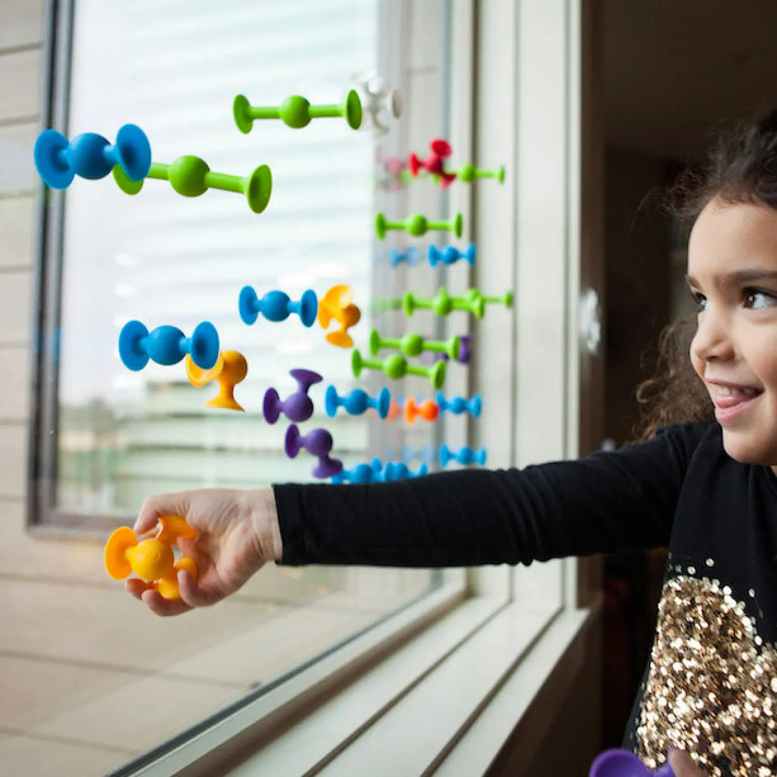 Fat Brain Toys - Squigz Deluxe Set