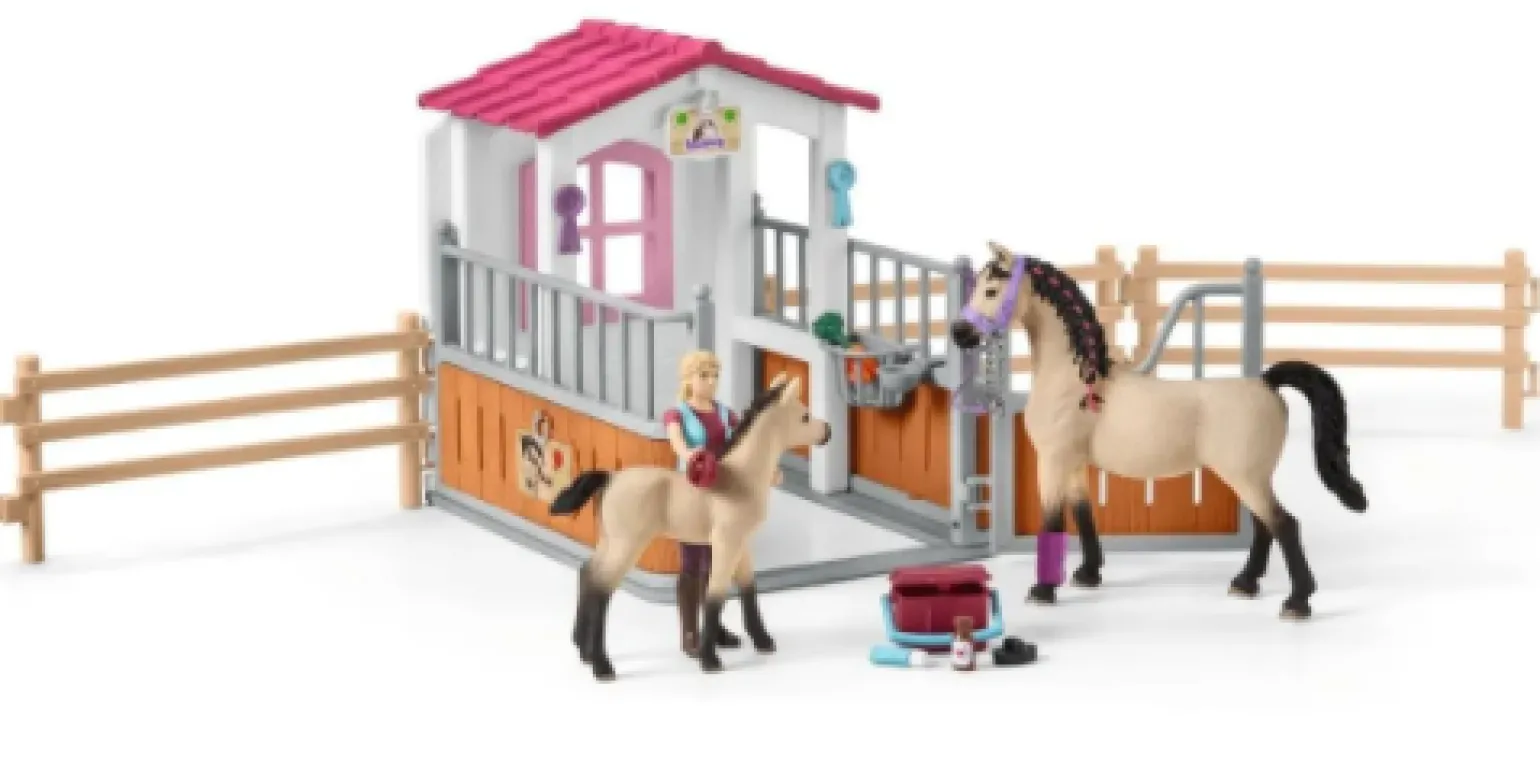 Schleich - Horse Stall With Horses And Groom